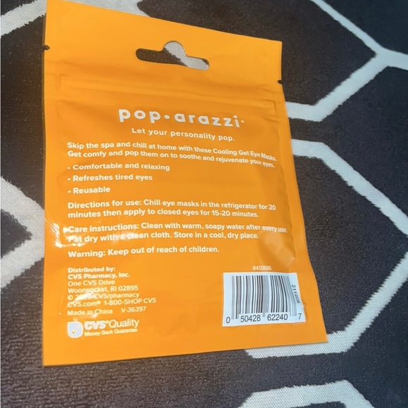 New In The Bag Pop-Arazzi Cooling Gel Eye Masks - Picture 3 of 3